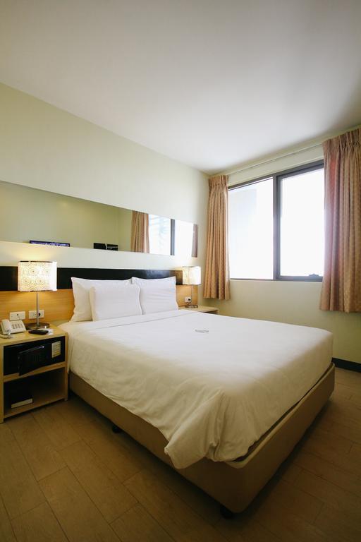 Go Hotels Iloilo Zimmer foto