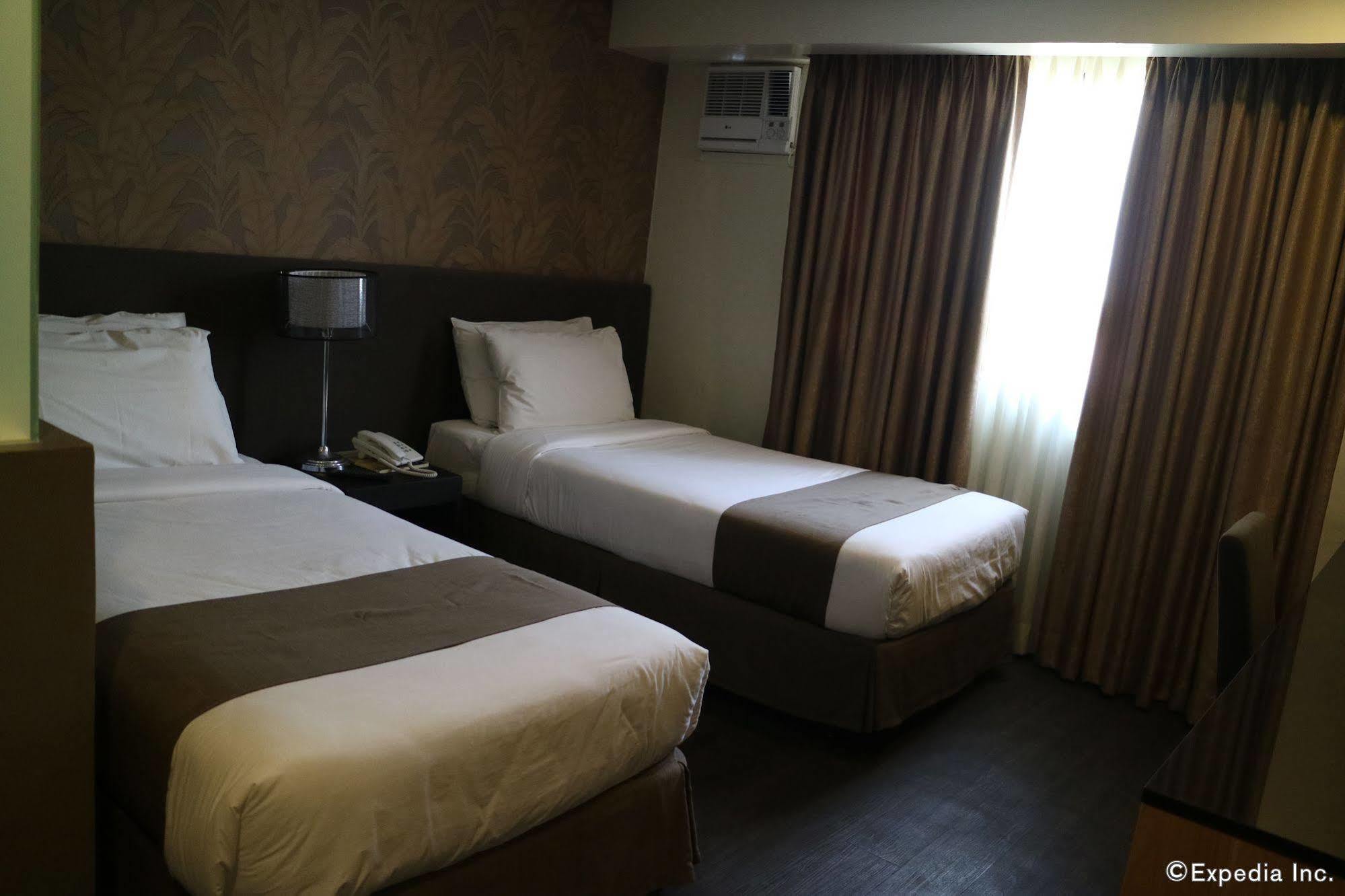 Go Hotels Iloilo Exterior foto